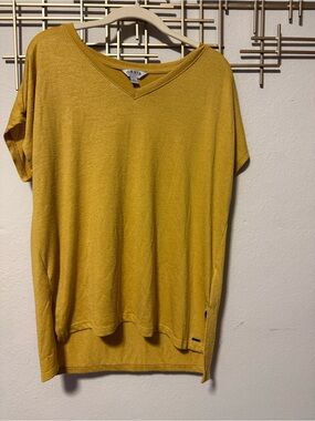 Orvis Women's Mustard Short Sleeve V-Neck Tee